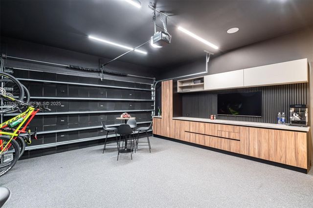 10540 NW 67th Ter, Doral, FL 33178