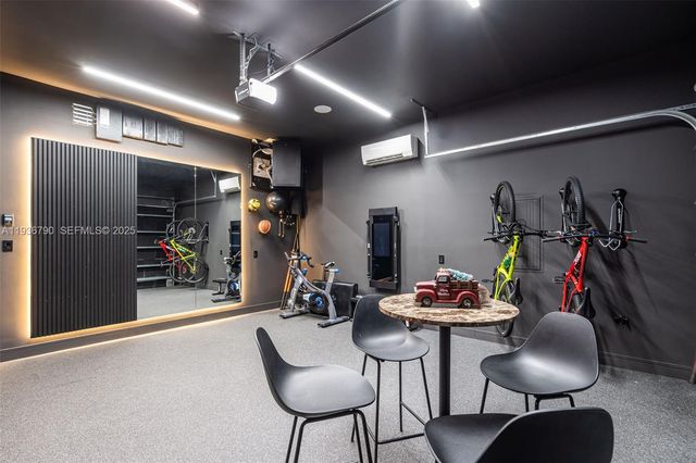 10540 NW 67th Ter, Doral, FL 33178