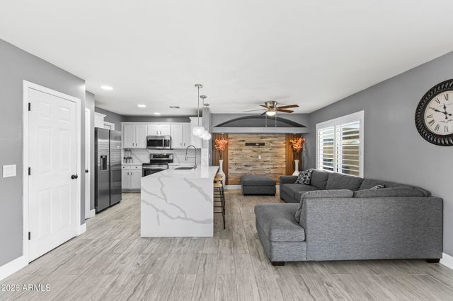 13014 W PARADISE Drive, El Mirage, AZ 85335