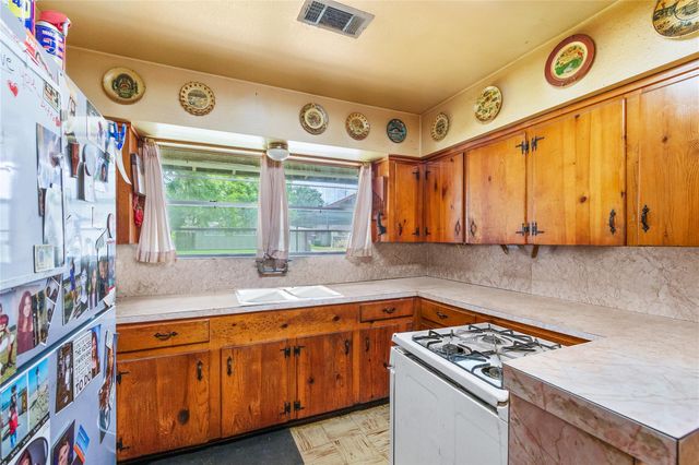 8502 Friendship Road, Houston, TX 77080