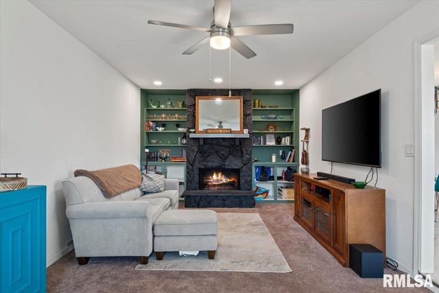 46 CHURCHILL Drive, Chatham, IL 62629