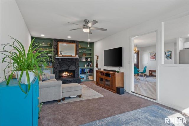 46 CHURCHILL Drive, Chatham, IL 62629