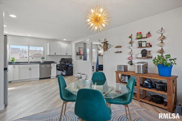 46 CHURCHILL Drive, Chatham, IL 62629