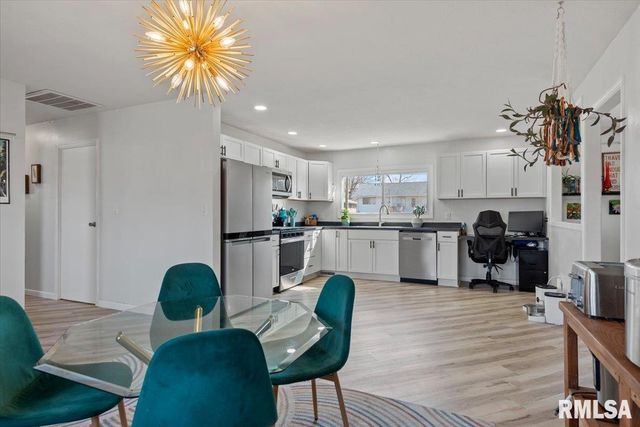 46 CHURCHILL Drive, Chatham, IL 62629