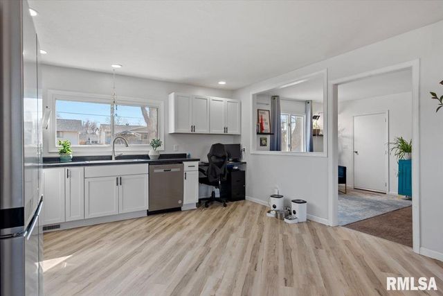 46 CHURCHILL Drive, Chatham, IL 62629