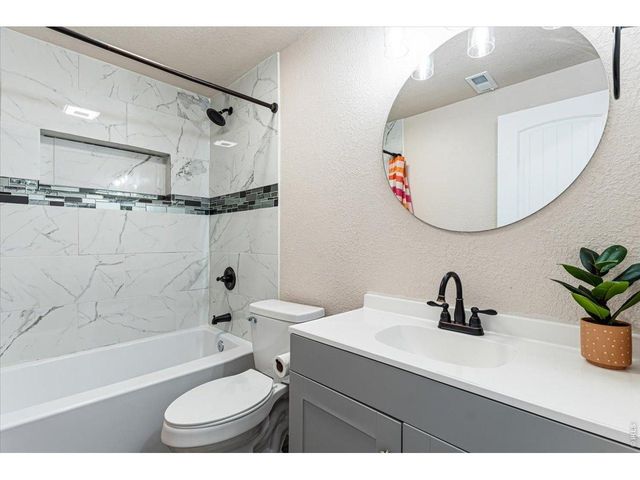 1721 Country Sun Dr, Windsor, CO 80550