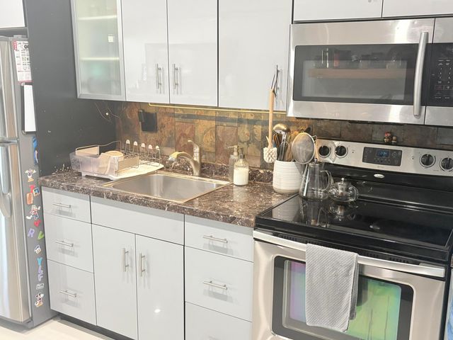 270 NE 45th Street, Oakland Park, FL 33334