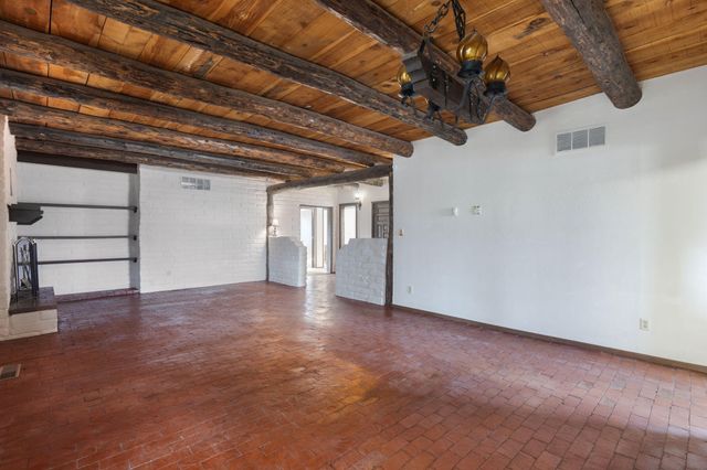 2621 Pajarito Meadows Road SW, Albuquerque, NM 87105