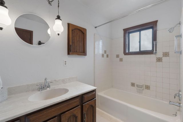 2621 Pajarito Meadows Road SW, Albuquerque, NM 87105