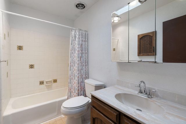 2621 Pajarito Meadows Road SW, Albuquerque, NM 87105