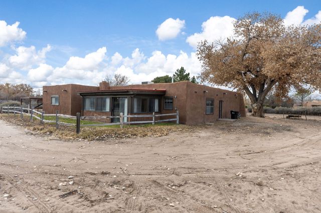 2621 Pajarito Meadows Road SW, Albuquerque, NM 87105