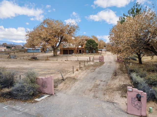 2621 Pajarito Meadows Road SW, Albuquerque, NM 87105