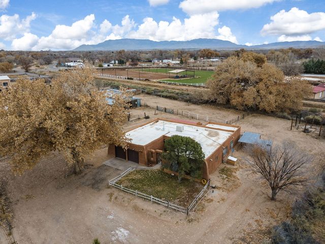 2621 Pajarito Meadows Road SW, Albuquerque, NM 87105