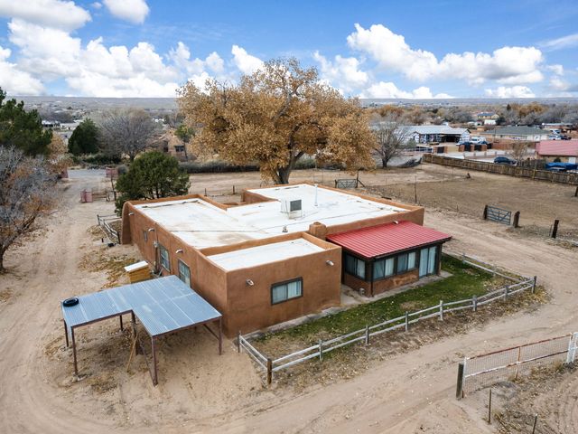 2621 Pajarito Meadows Road SW, Albuquerque, NM 87105