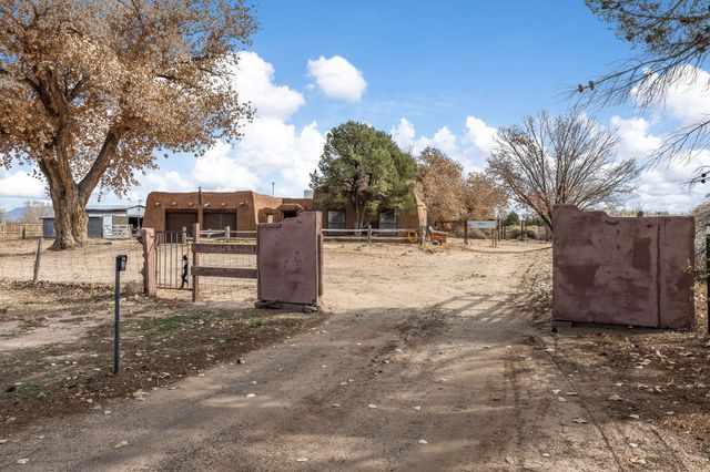 2621 Pajarito Meadows Road SW, Albuquerque, NM 87105