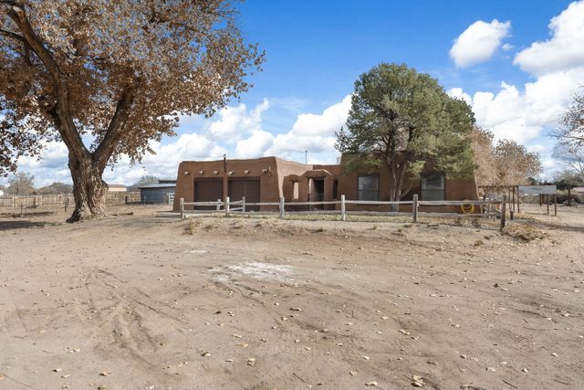 2621 Pajarito Meadows Road SW, Albuquerque, NM 87105