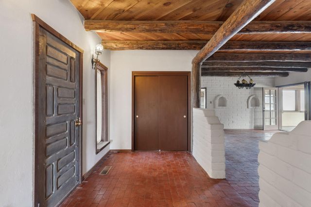 2621 Pajarito Meadows Road SW, Albuquerque, NM 87105