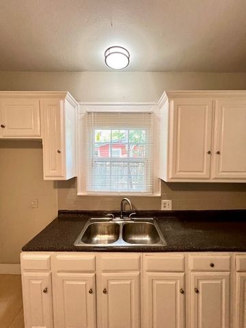 425 Grandview Avenue, Dallas, TX 75223