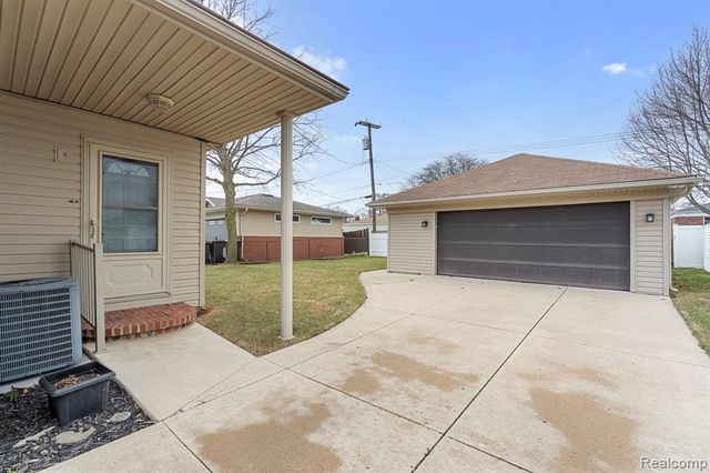 2384 Newman Street, Trenton, MI 48183