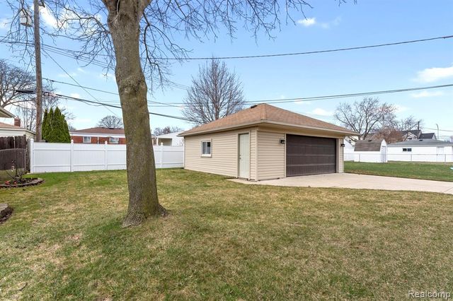 2384 Newman Street, Trenton, MI 48183