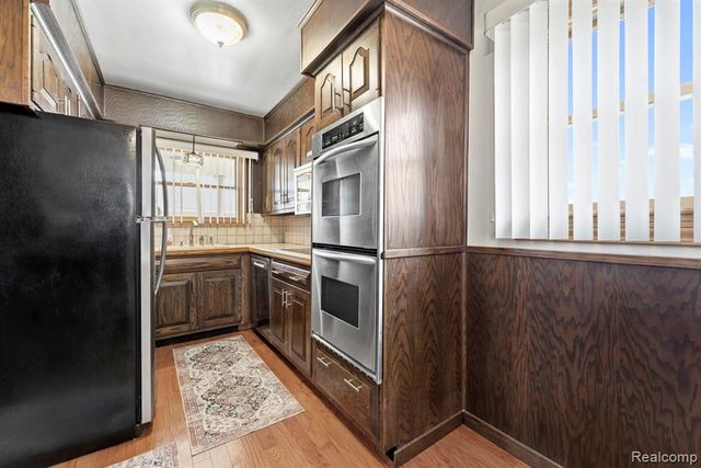 2384 Newman Street, Trenton, MI 48183