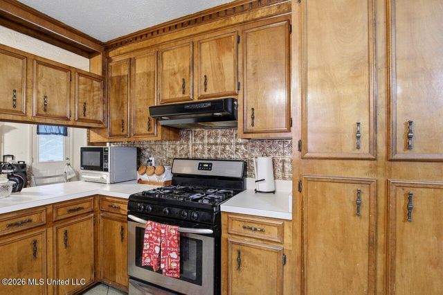 5264 Sycamore Drive, Jackson, MS 39212