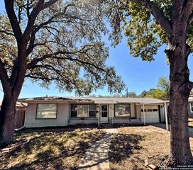 450 Pinewood, San Antonio, TX 78216