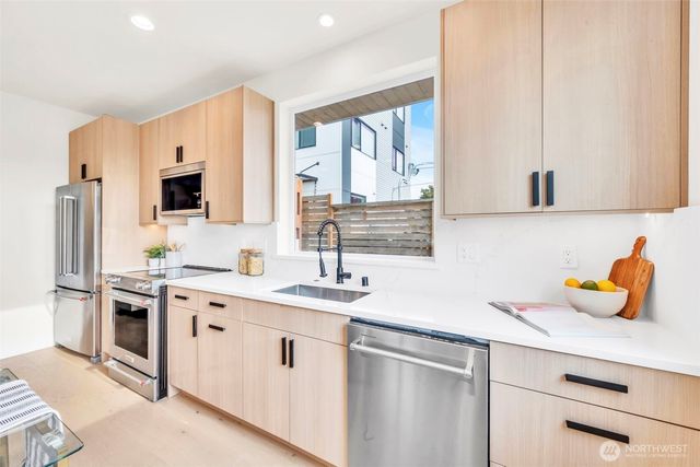 6408 Fauntleroy Way SW, Seattle, WA 98136