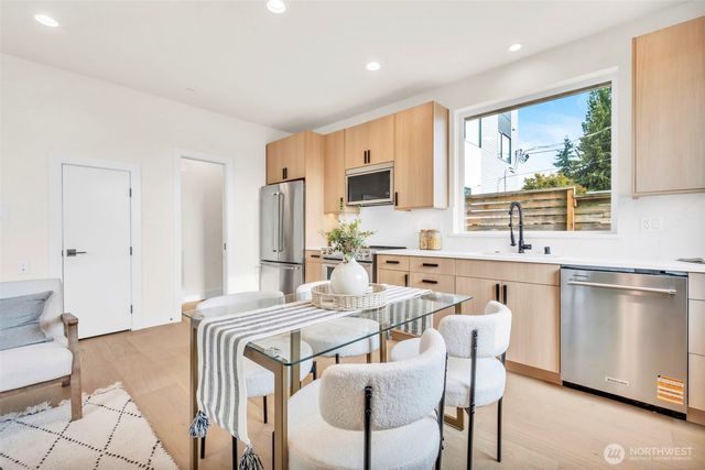 6408 Fauntleroy Way SW, Seattle, WA 98136