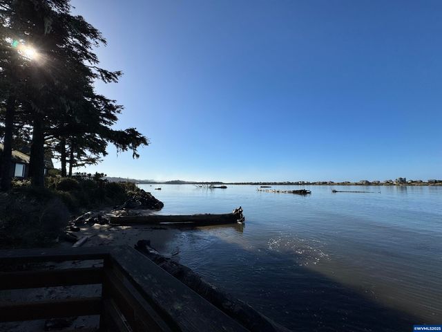 6715 SW Inlet Av, Lincoln City, OR 97367