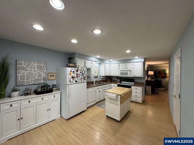 6715 SW Inlet Av, Lincoln City, OR 97367