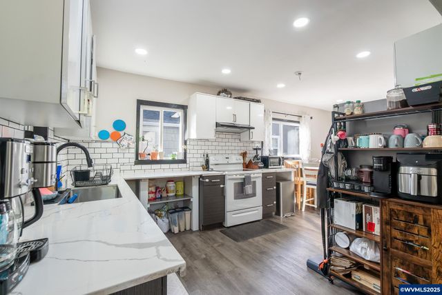 1060 15th St NE, Salem, OR 97301