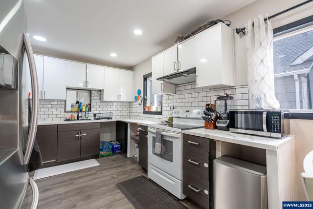 1060 15th St NE, Salem, OR 97301