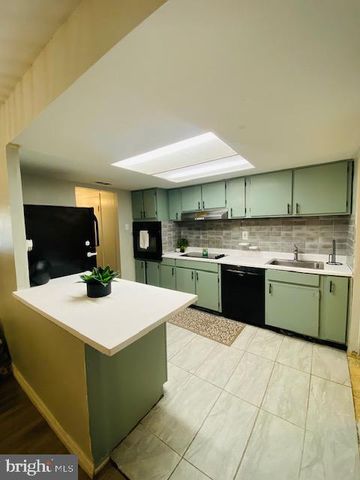 9 RAEBURN LN, Willingboro, NJ 08046