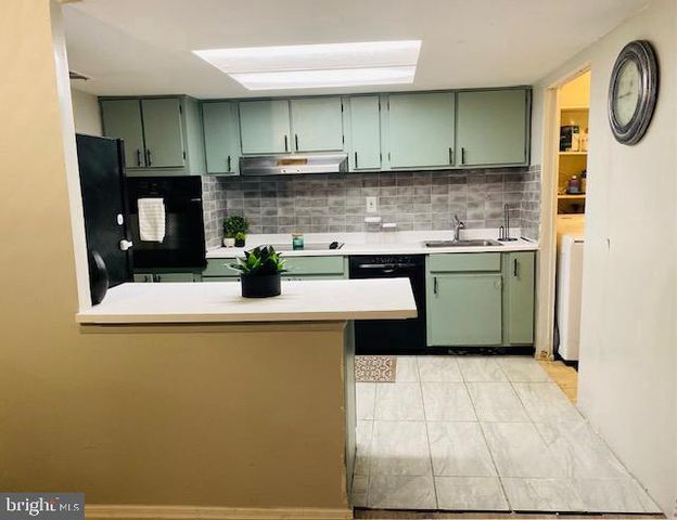 9 RAEBURN LN, Willingboro, NJ 08046