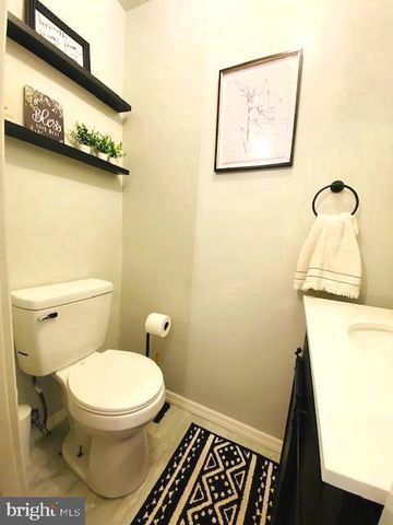 9 RAEBURN LN, Willingboro, NJ 08046