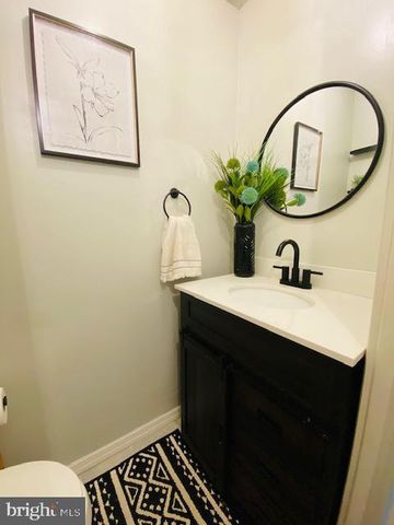 9 RAEBURN LN, Willingboro, NJ 08046