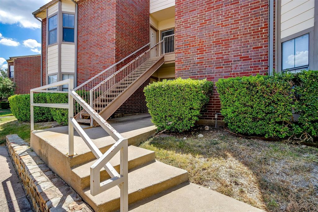 3212 Donnelly Circle 502, Fort Worth, TX 76107