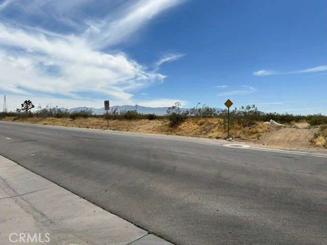 3 Mojave Dr, Adelanto, CA 92301