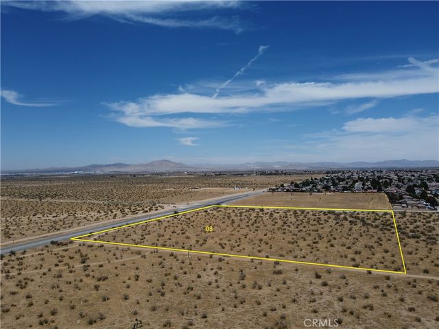 3 Mojave Dr, Adelanto, CA 92301