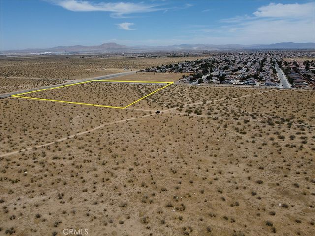 3 Mojave Dr, Adelanto, CA 92301