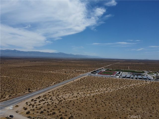 3 Mojave Dr, Adelanto, CA 92301