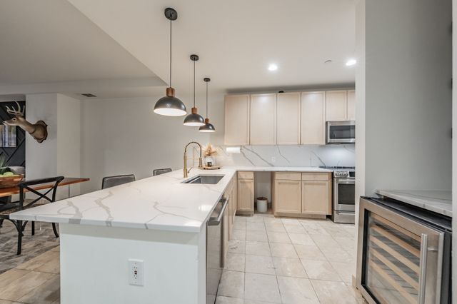 1505 Elm Street 404, Dallas, TX 75201