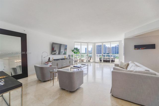 21050 Point Pl 702, Aventura, FL 33180