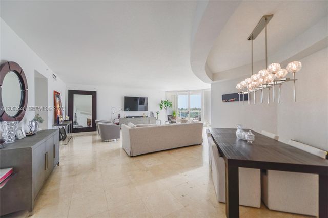 21050 Point Pl 702, Aventura, FL 33180