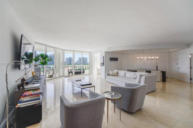 21050 Point Pl 702, Aventura, FL 33180