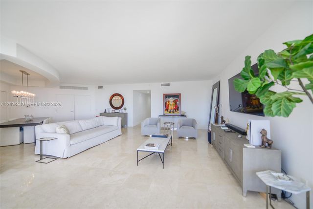 21050 Point Pl 702, Aventura, FL 33180