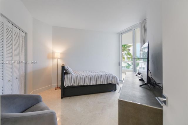 21050 Point Pl 702, Aventura, FL 33180
