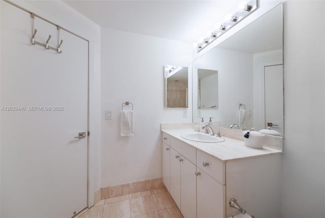 21050 Point Pl 702, Aventura, FL 33180