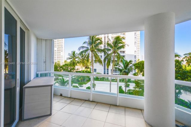 21050 Point Pl 702, Aventura, FL 33180